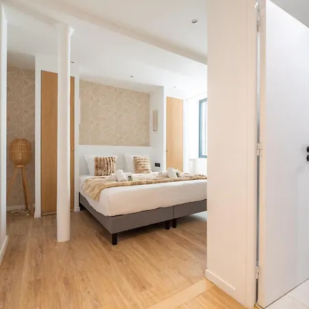 Stylish In East Apartment *